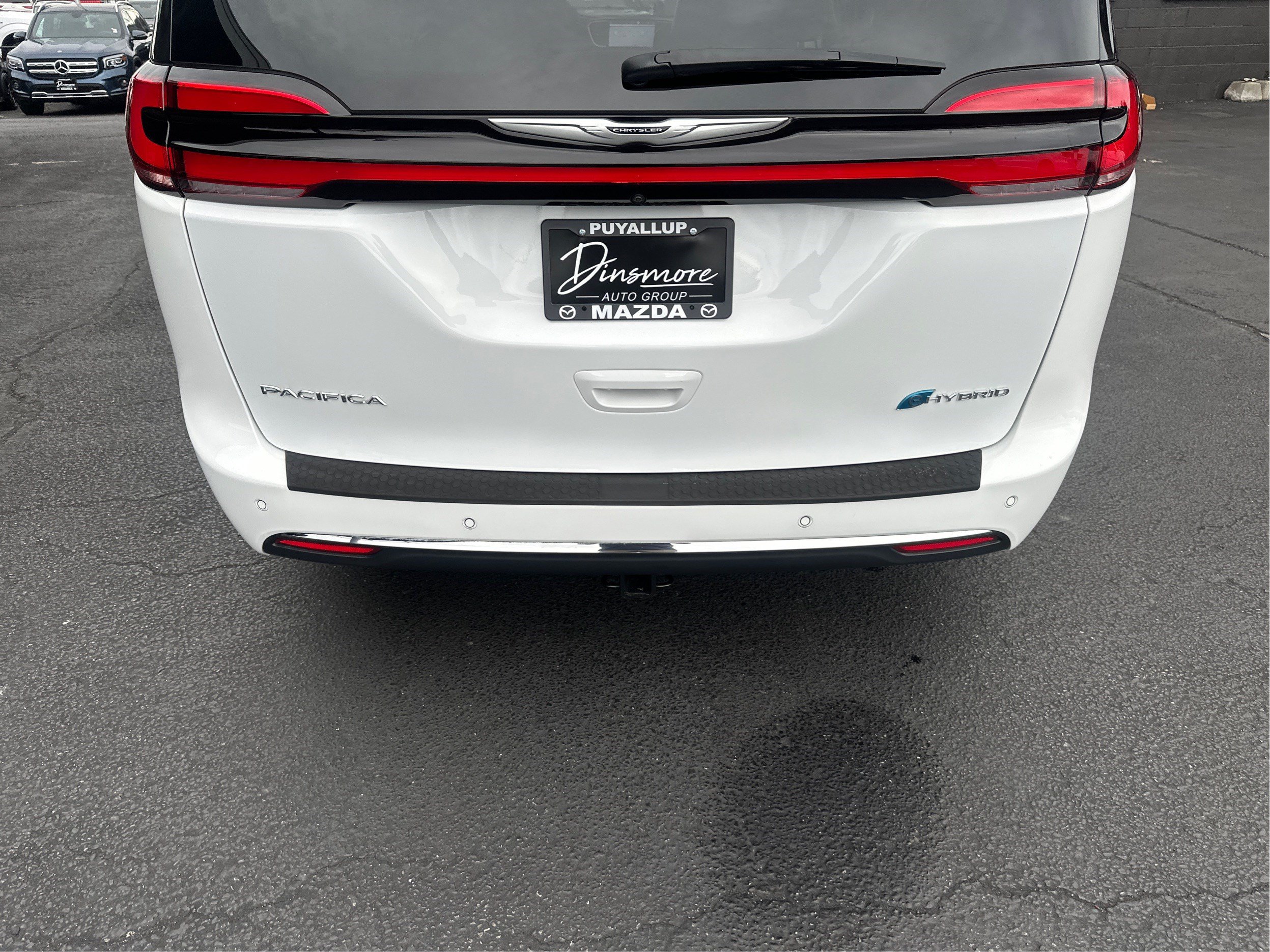 Used 2023 Chrysler Pacifica Limited w/ Uconnect Theater Family Group FWD image 26