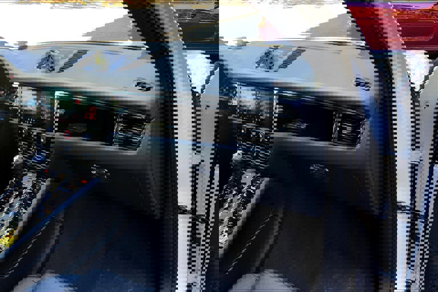 Used 2025 Porsche Macan image 17