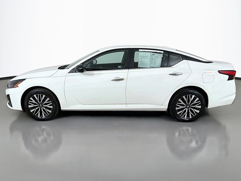 Used 2025 Nissan Altima 2.5 SV AWD/4WD image 12
