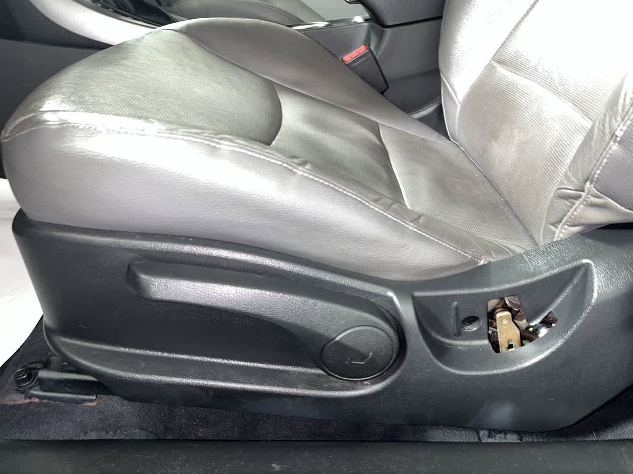 Used 2014 Hyundai Elantra w/ Option Group 2 FWD image 14