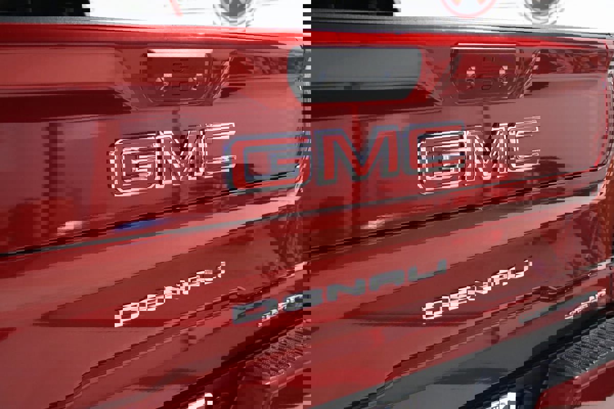 Used 2022 GMC Sierra 3500 Denali w/ Denali Ultimate Package image 16