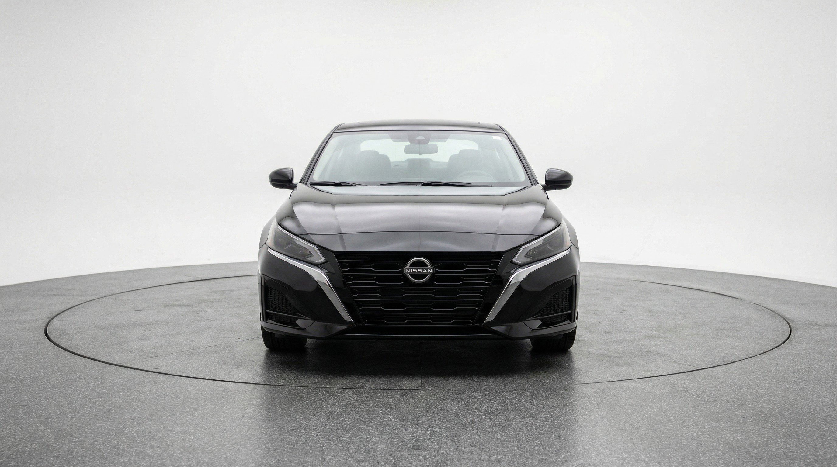 Used 2025 Nissan Altima 2.5 SV FWD image 2