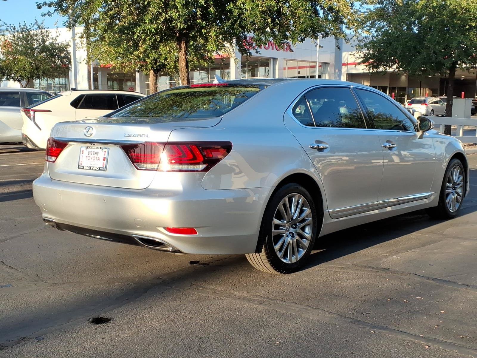 Used 2013 Lexus LS 460 L w/ All-Weather Pkg RWD image 4