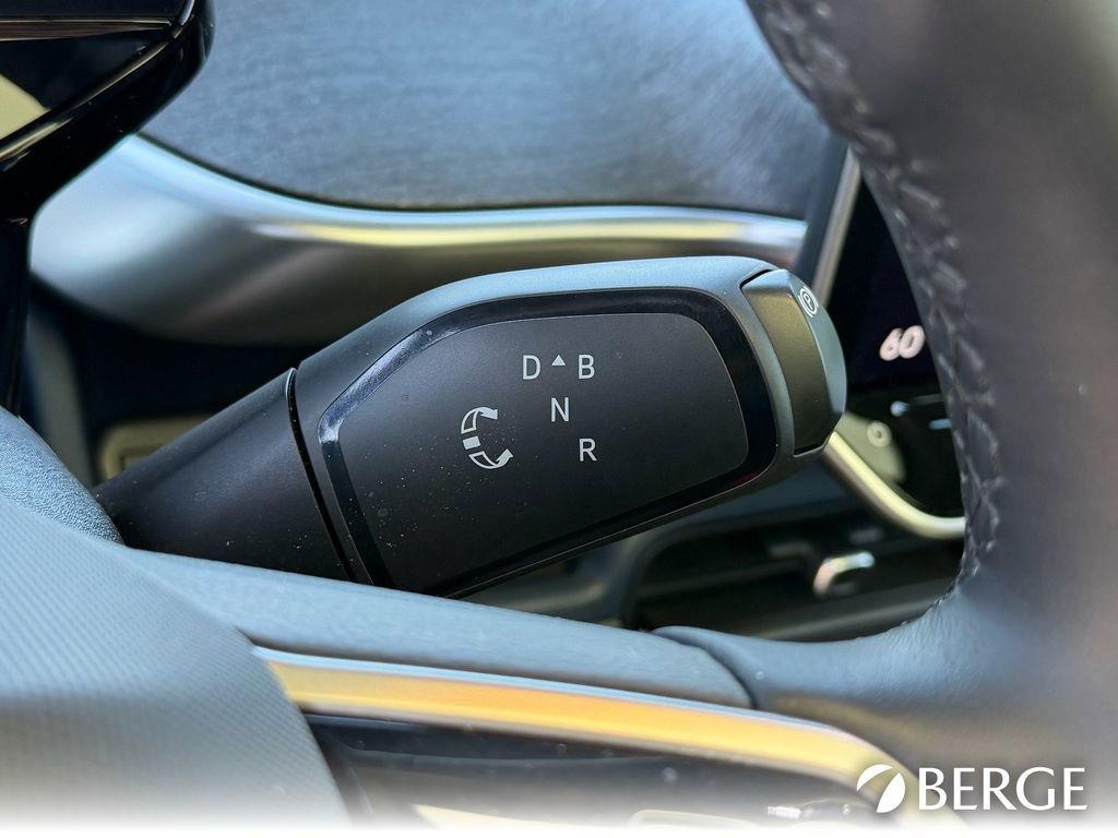 Used 2025 Volkswagen ID. Buzz Pro S Plus RWD image 30