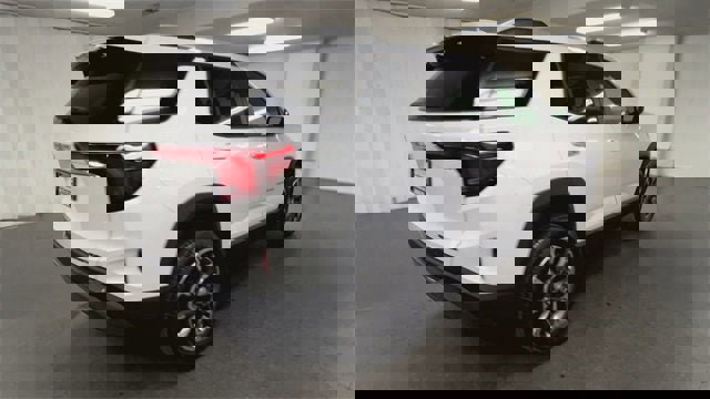 Used 2025 GMC Terrain Elevation w/ Elevation Premium Package image 8