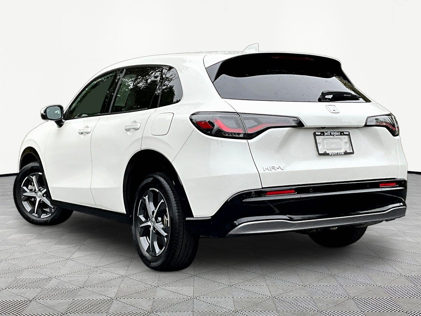 Certified 2025 Honda HR-V EX-L image 4
