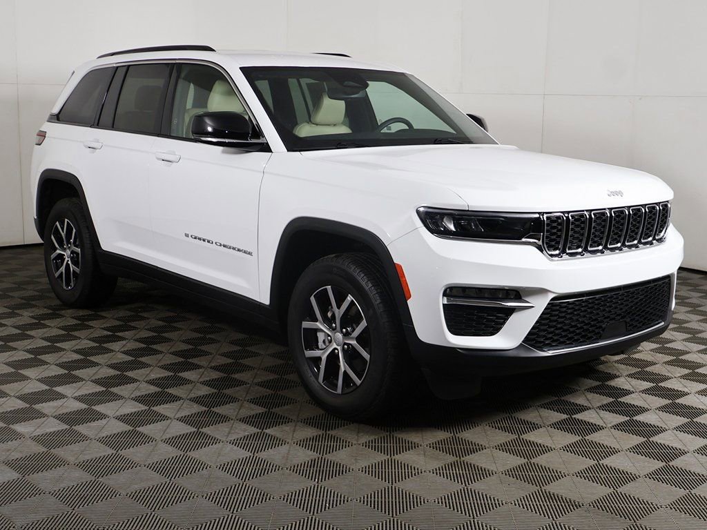 Used 2024 Jeep Grand Cherokee Limited AWD/4WD image 2