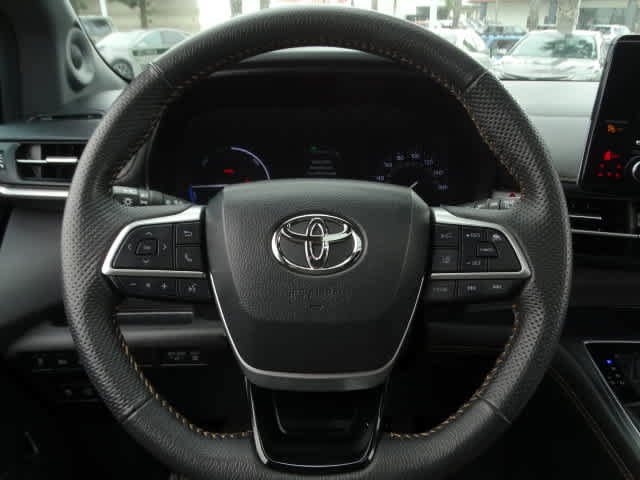 Certified 2023 Toyota Sienna XLE Woodland Edition image 23