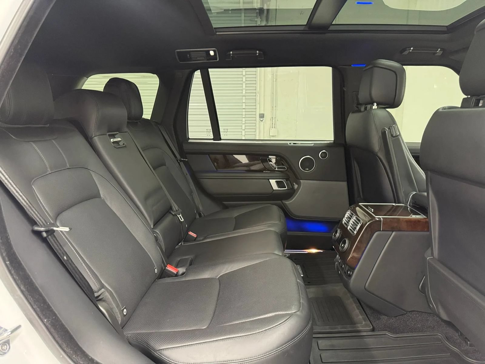 Used 2021 Land Rover Range Rover P525 Westminster Edition LWB AWD/4WD image 16