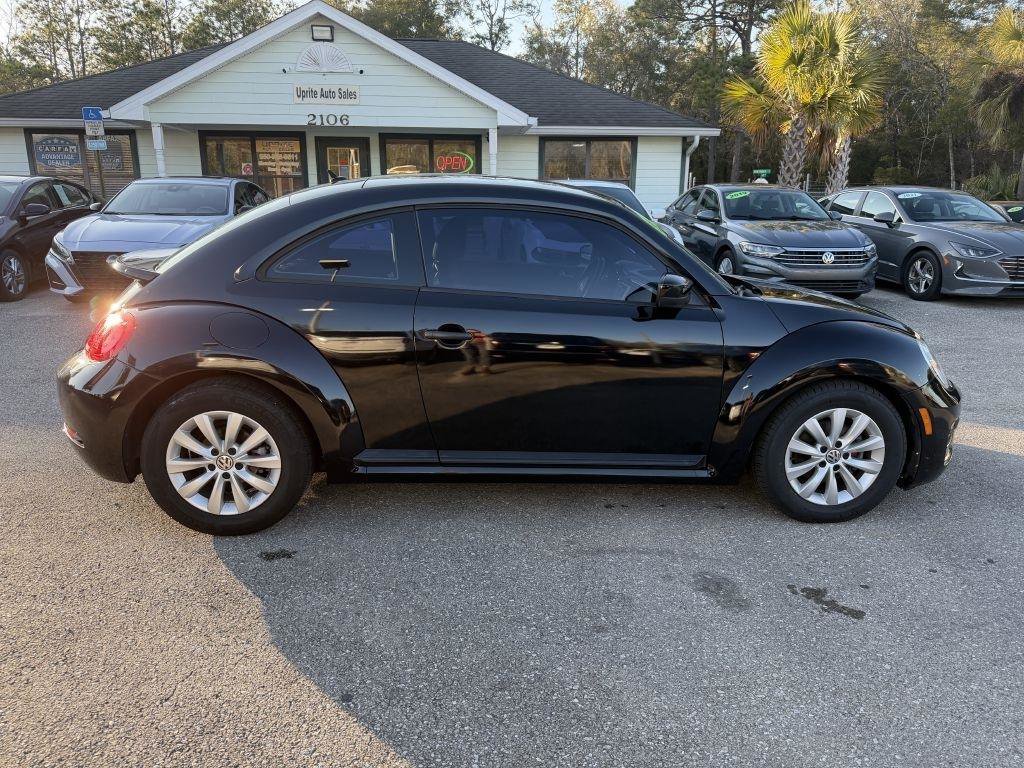 Used 2017 Volkswagen Beetle 1.8T S FWD image 4