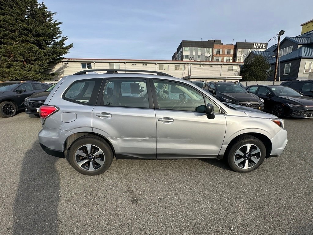 Used 2017 Subaru Forester 2.5i w/ Alloy Wheel Package image 9