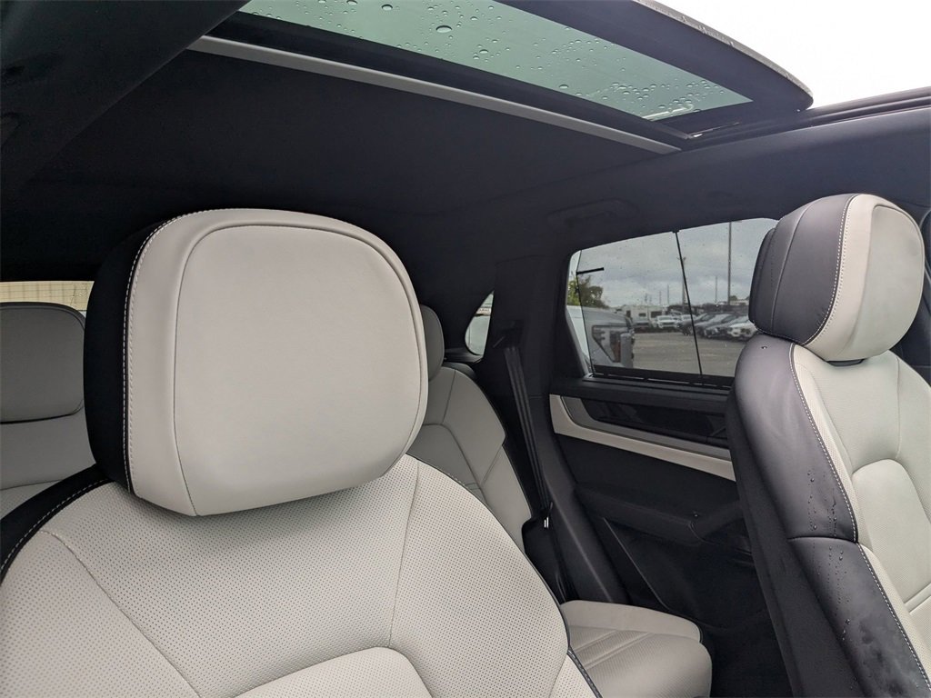 Used 2024 Porsche Cayenne S image 32