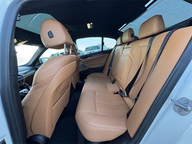 Used 2021 BMW 530i w/ Executive Package image 15