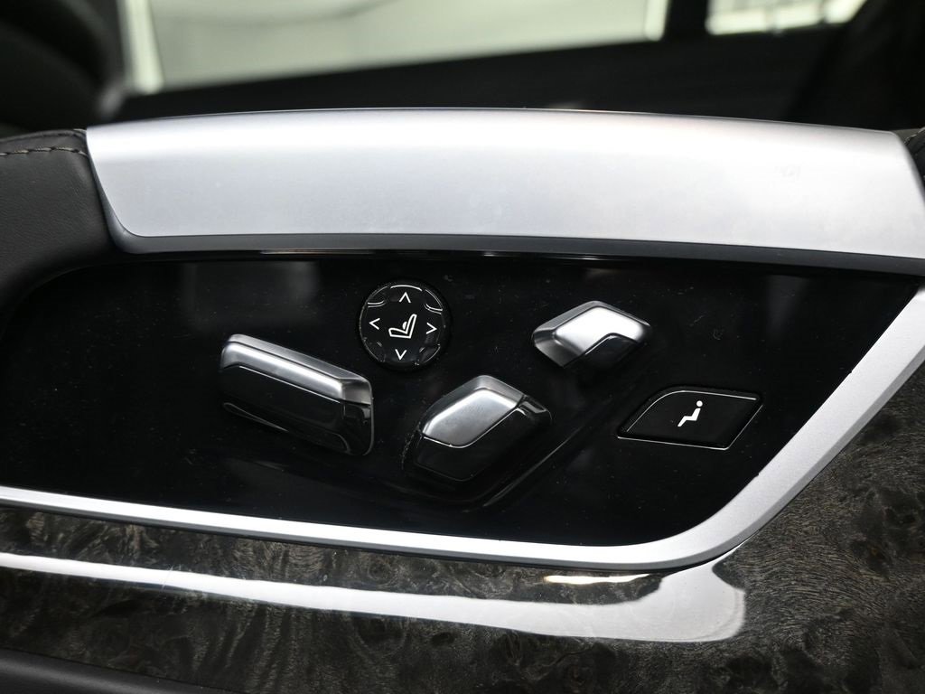 Used 2020 BMW 750i xDrive 750i xDrive w/ Autobahn Package image 16