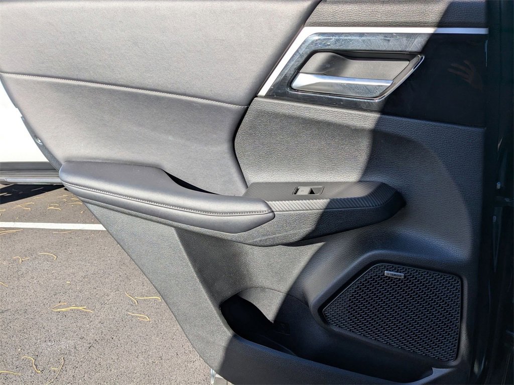 Used 2025 Mitsubishi Outlander SE image 30