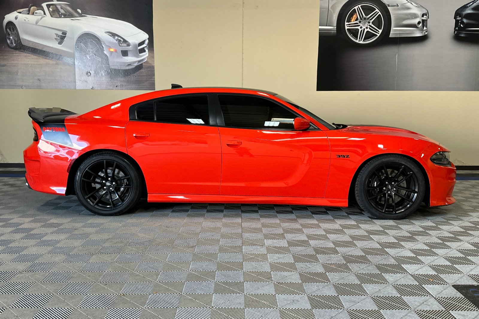 Used 2017 Dodge Charger R/T image 3