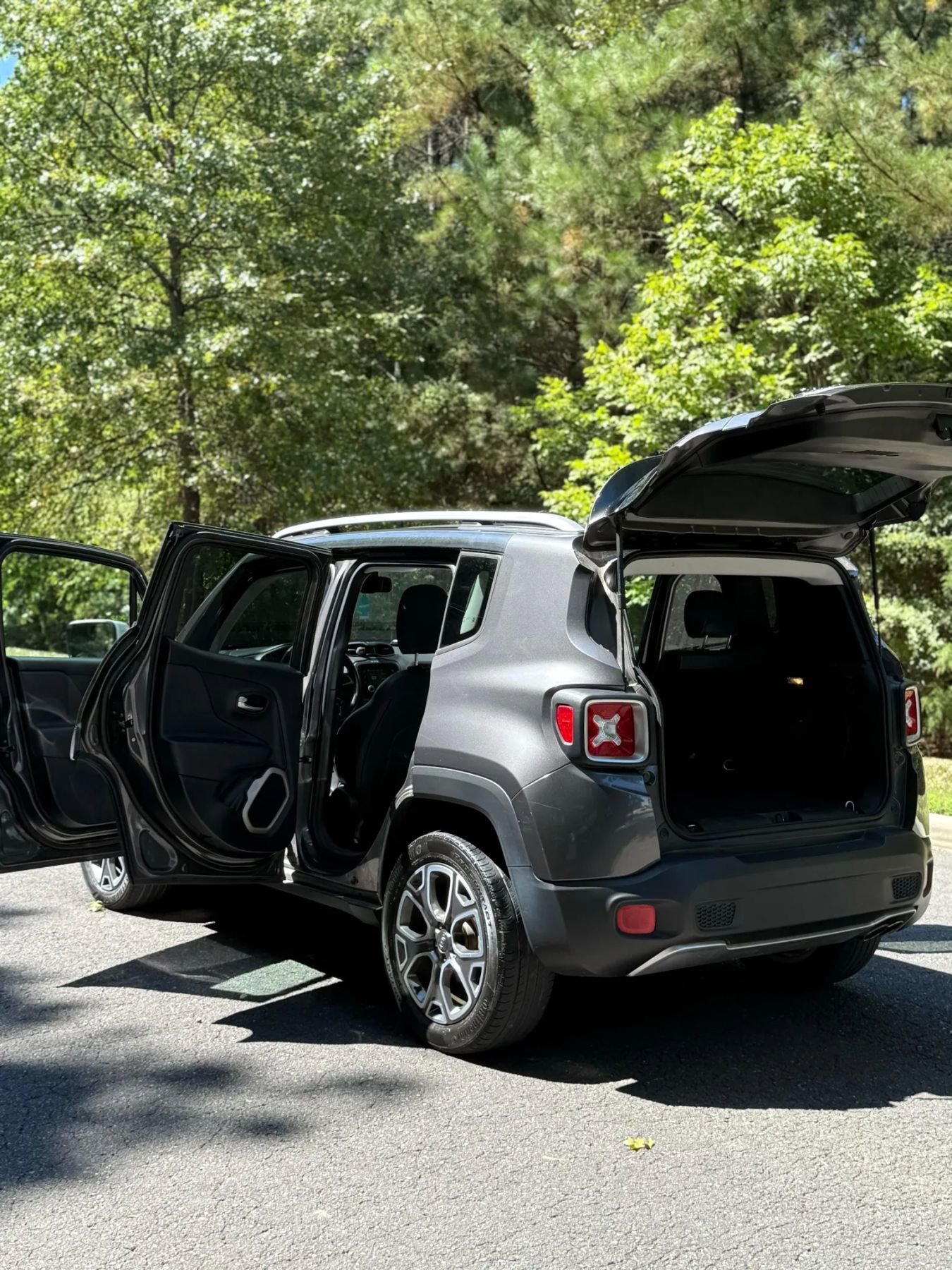 Used 2017 Jeep Renegade Limited AWD/4WD image 9