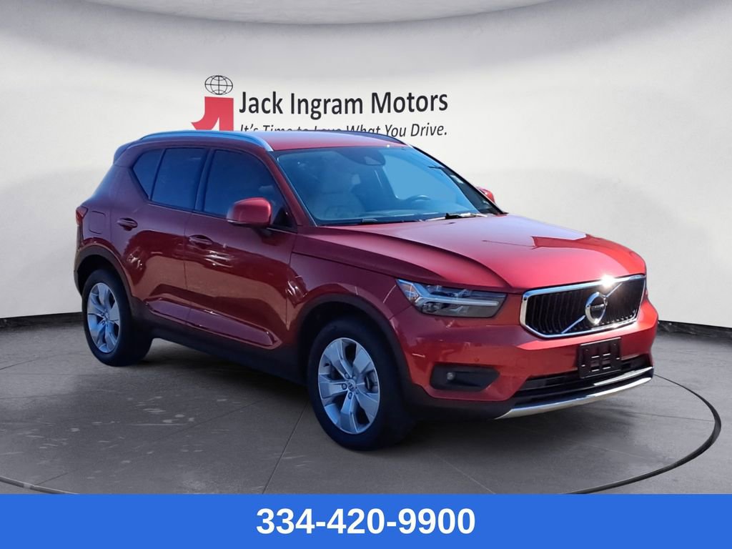 Used 2022 Volvo XC40 T5 Momentum image 7