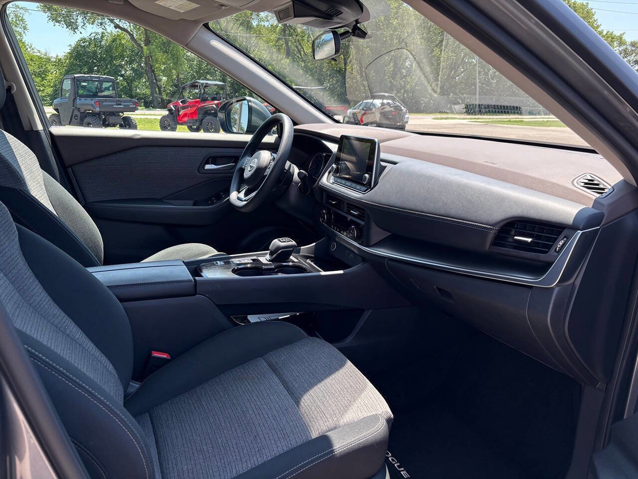 Used 2023 Nissan Rogue SV image 11