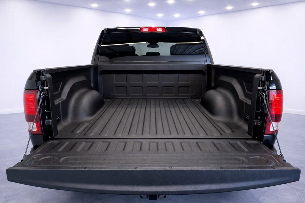 Used 2022 RAM 1500 Classic SLT AWD/4WD image 9