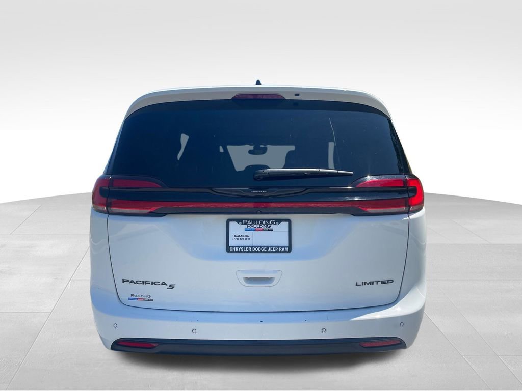 Used 2025 Chrysler Pacifica Limited FWD image 6