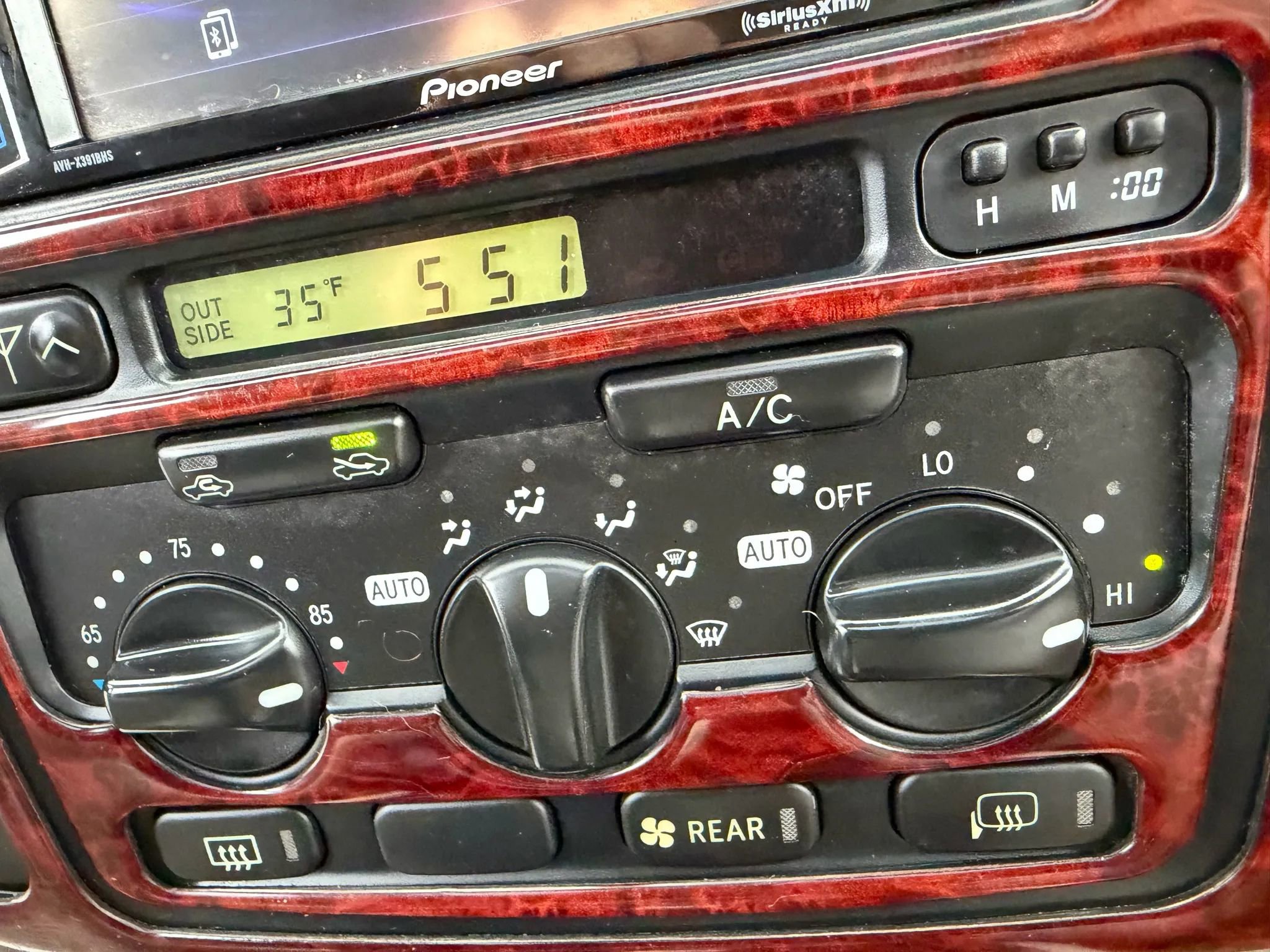 Used 2000 Toyota Land Cruiser Sport Utility 4D image 25