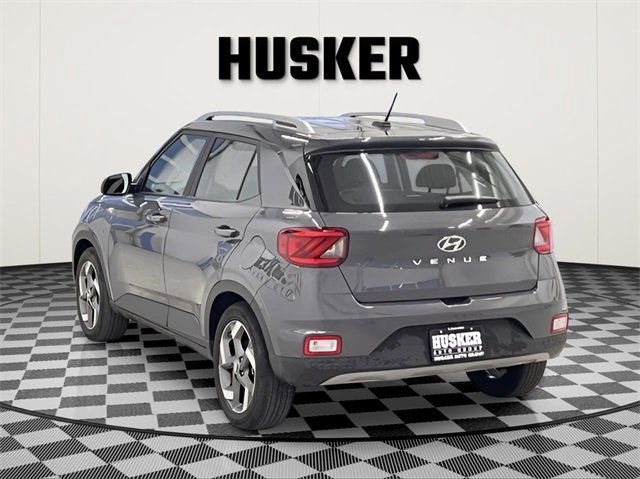 Used 2025 Hyundai Venue SEL image 7