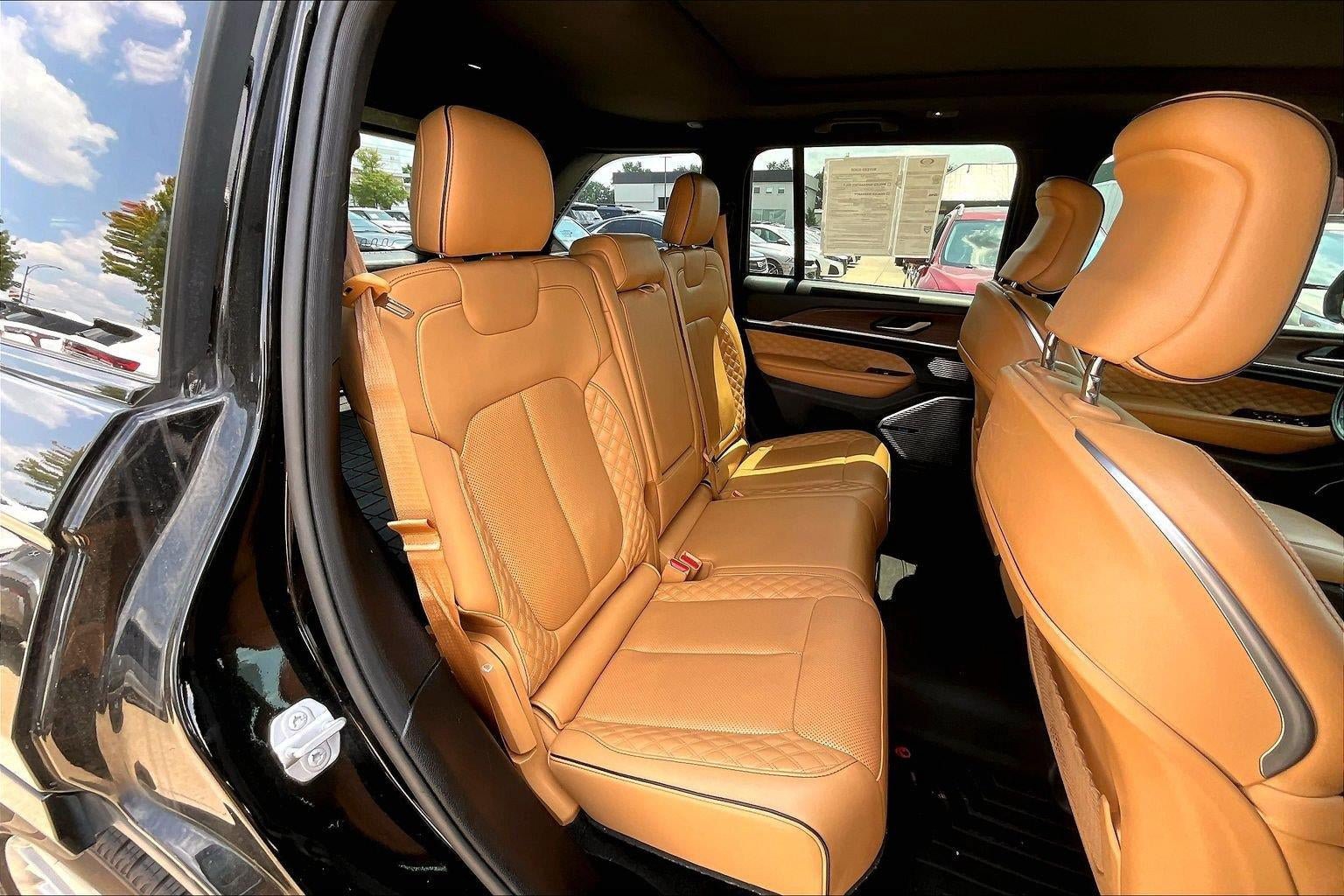 Used 2022 Jeep Grand Cherokee Summit w/ Adv Protech Group IV AWD/4WD image 22
