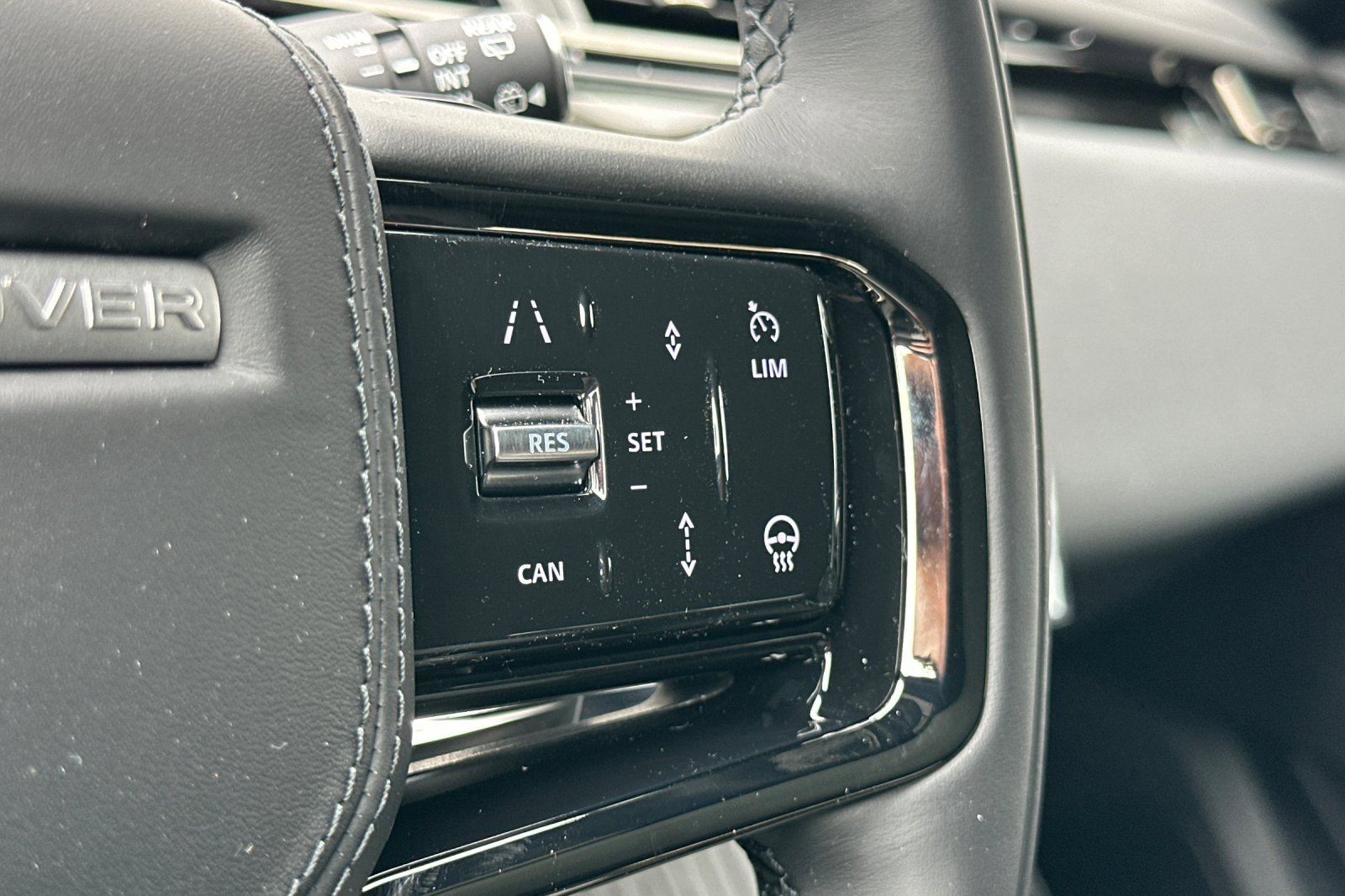New 2026 Land Rover Range Rover Velar Dynamic SE image 29