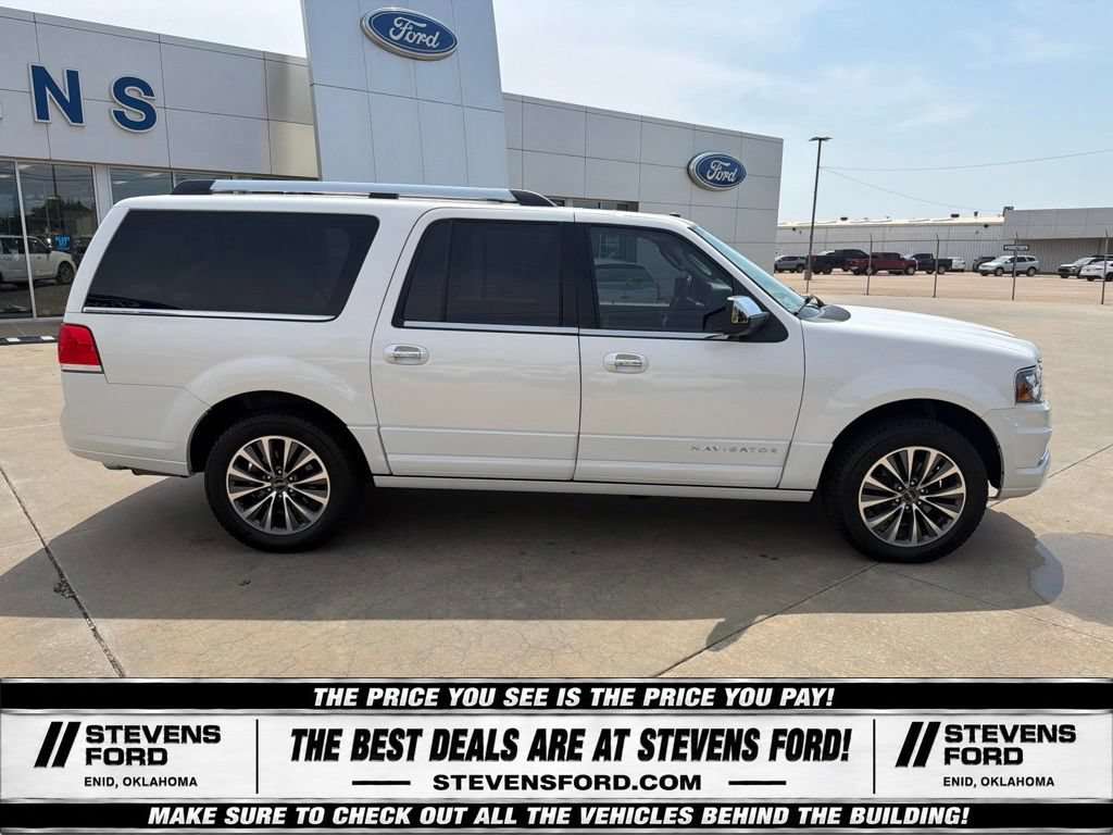 Used 2015 Lincoln Navigator L 4WD image 4