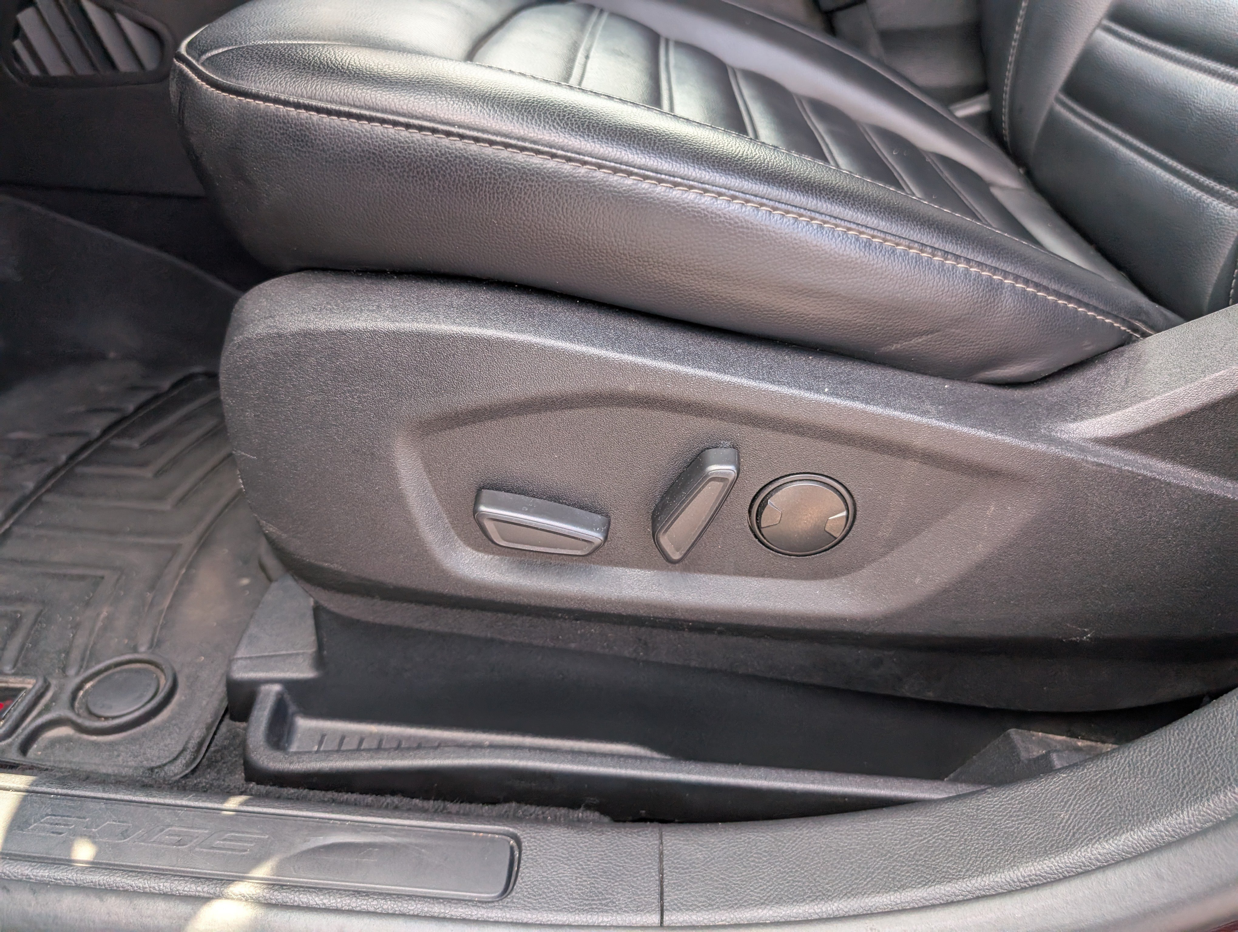 Used 2024 Ford Edge SEL AWD/4WD image 16