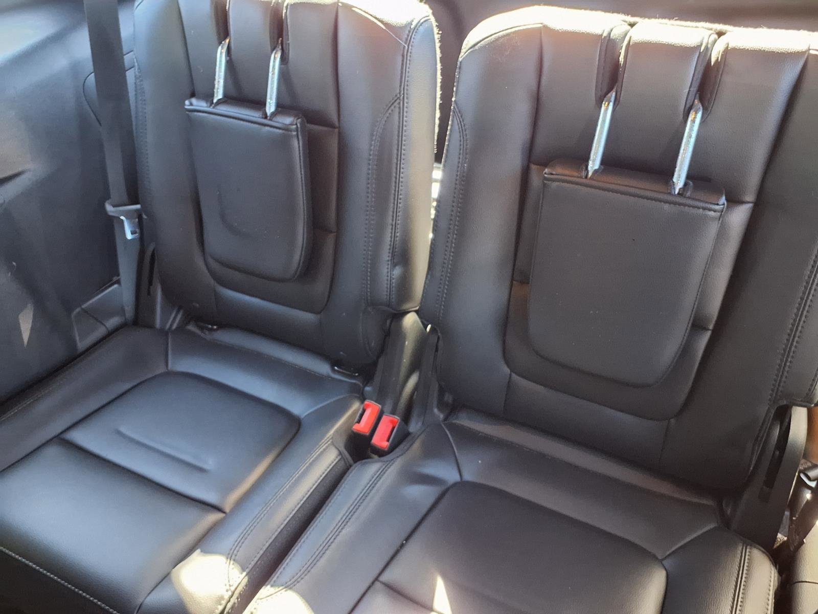 Used 2017 Ford Explorer XLT w/ Equipment Group 202A AWD/4WD image 8