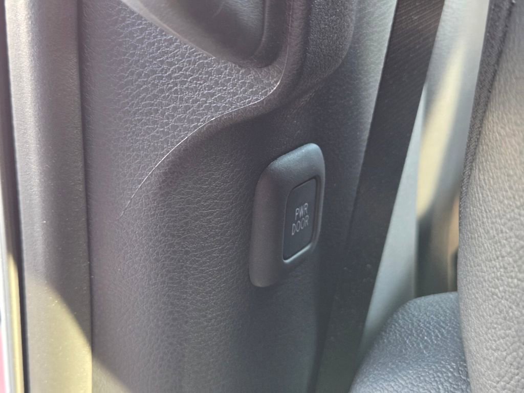 Used 2025 Toyota Sienna XSE image 8