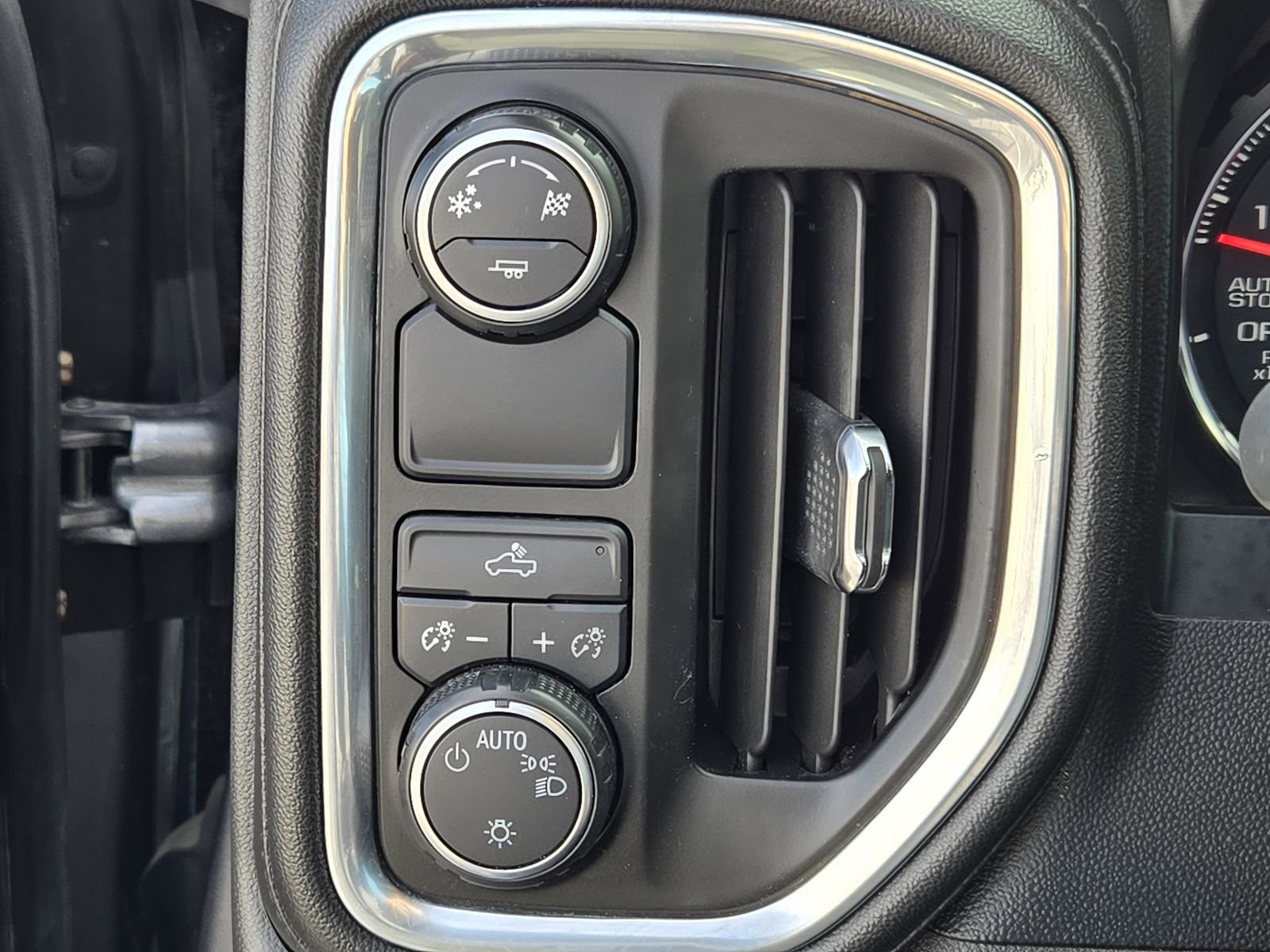 Used 2019 Chevrolet Silverado 1500 LT w/ Texas Edition image 19