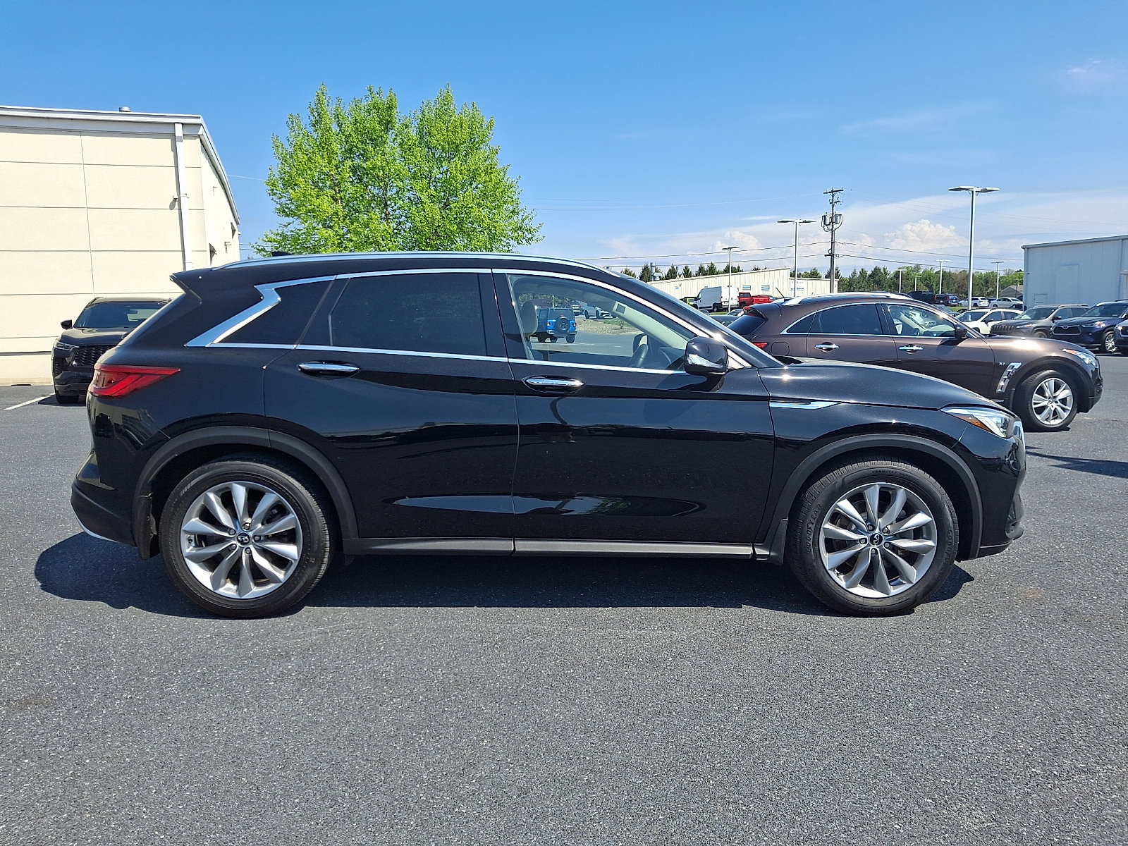 Used 2019 INFINITI QX50 Luxe w/ Navigation Package AWD/4WD image 7