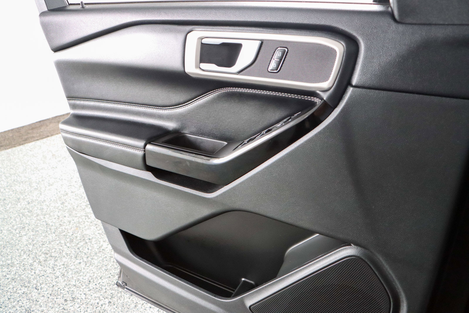 Used 2022 Ford Explorer ST w/ ST Street Pack image 21