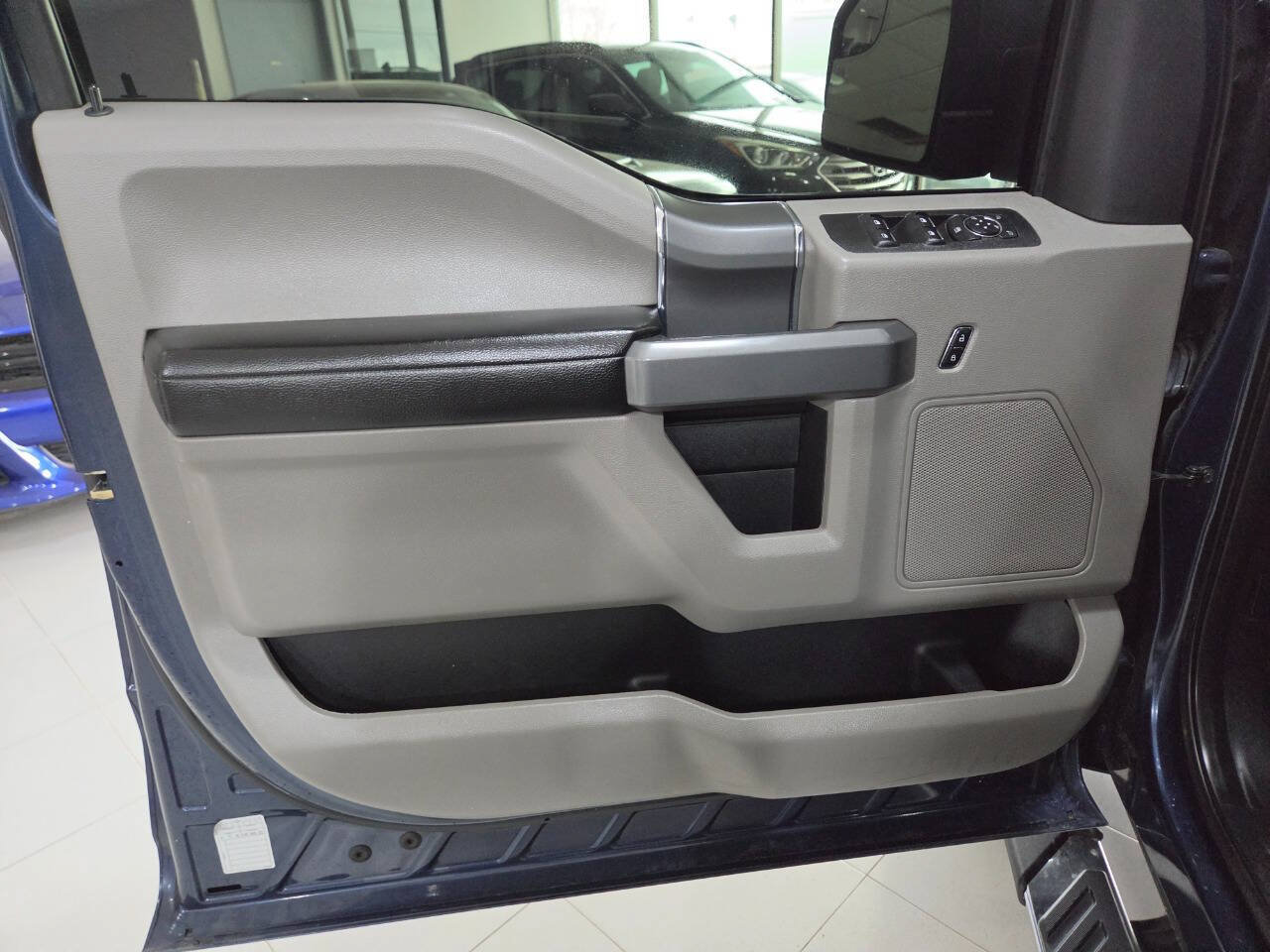 Used 2017 Ford F150 XLT w/ Equipment Group 302A Luxury AWD/4WD image 17