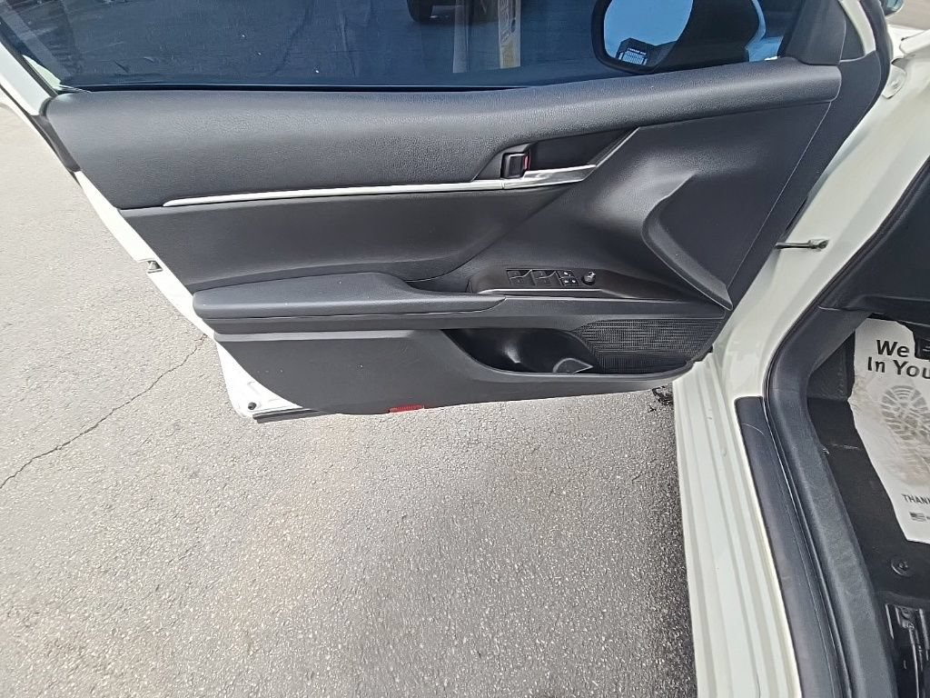 Used 2022 Toyota Camry SE FWD image 13