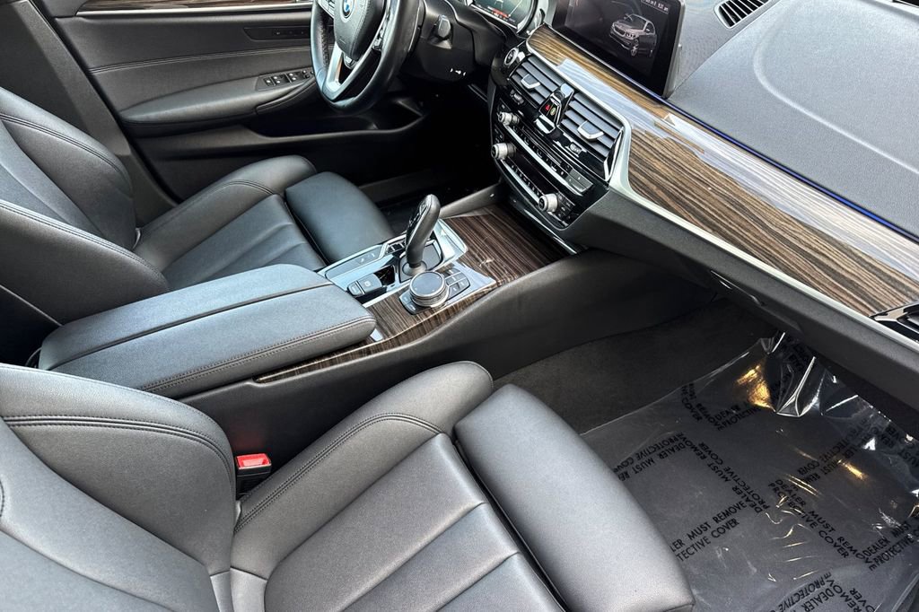 Used 2019 BMW 530e w/ Convenience Package image 18