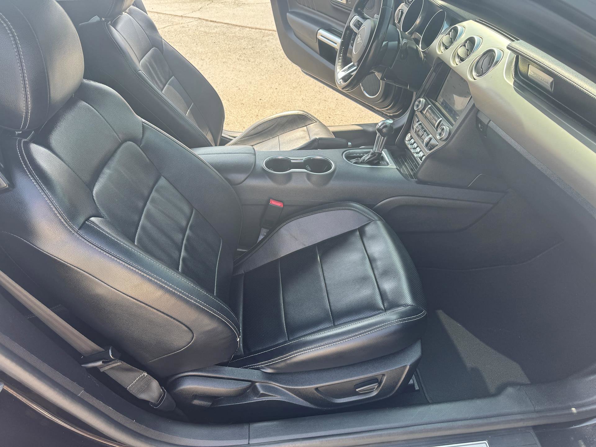 Used 2022 Ford Mustang Premium RWD image 11