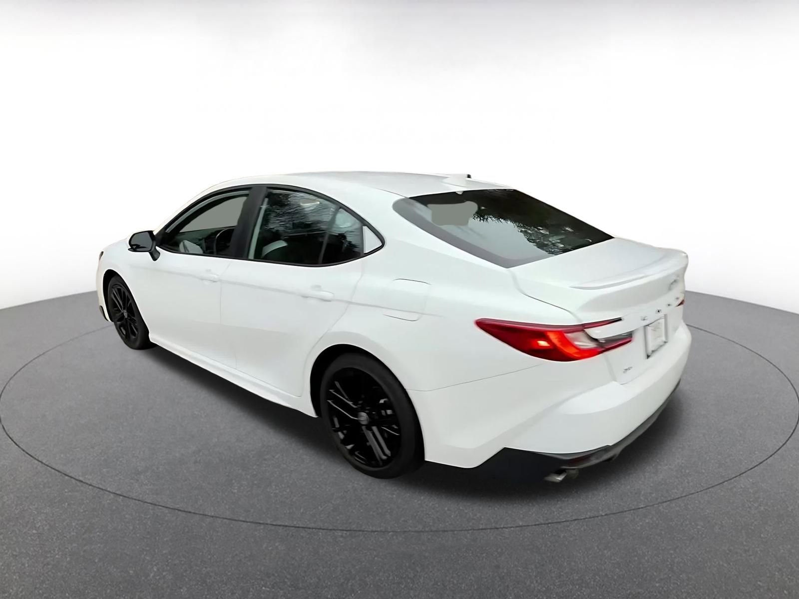 Used 2025 Toyota Camry SE image 10