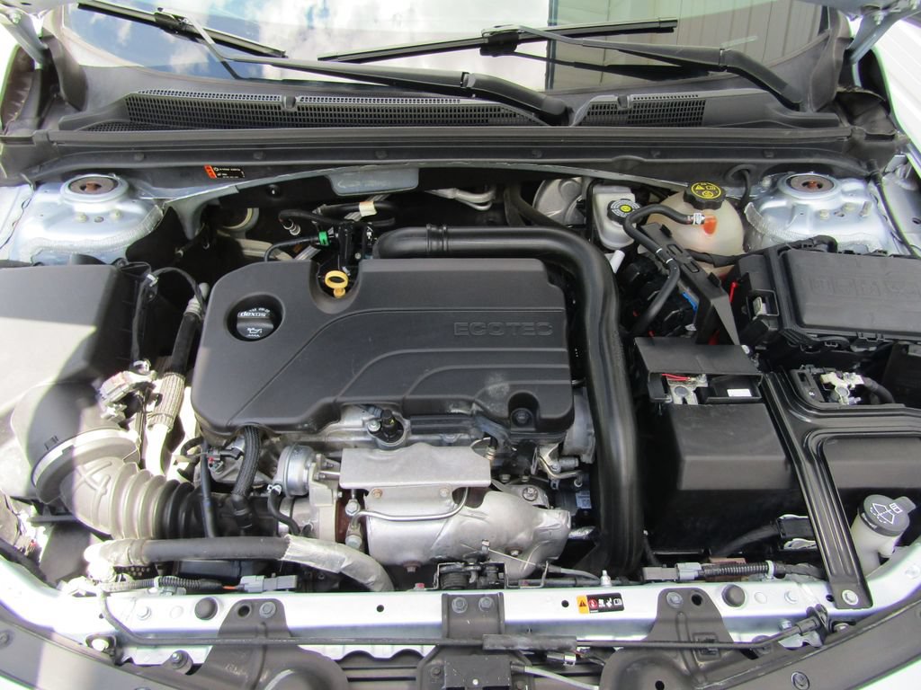 Used 2018 Chevrolet Malibu LT FWD image 25