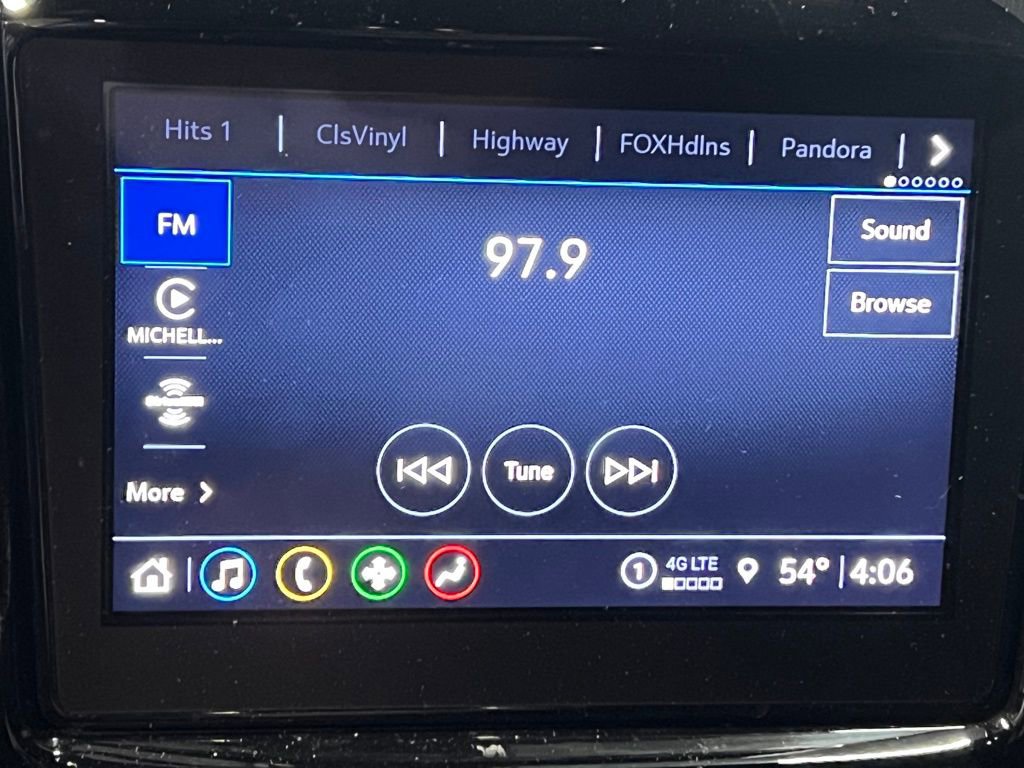 Used 2023 Chevrolet Traverse LT image 32