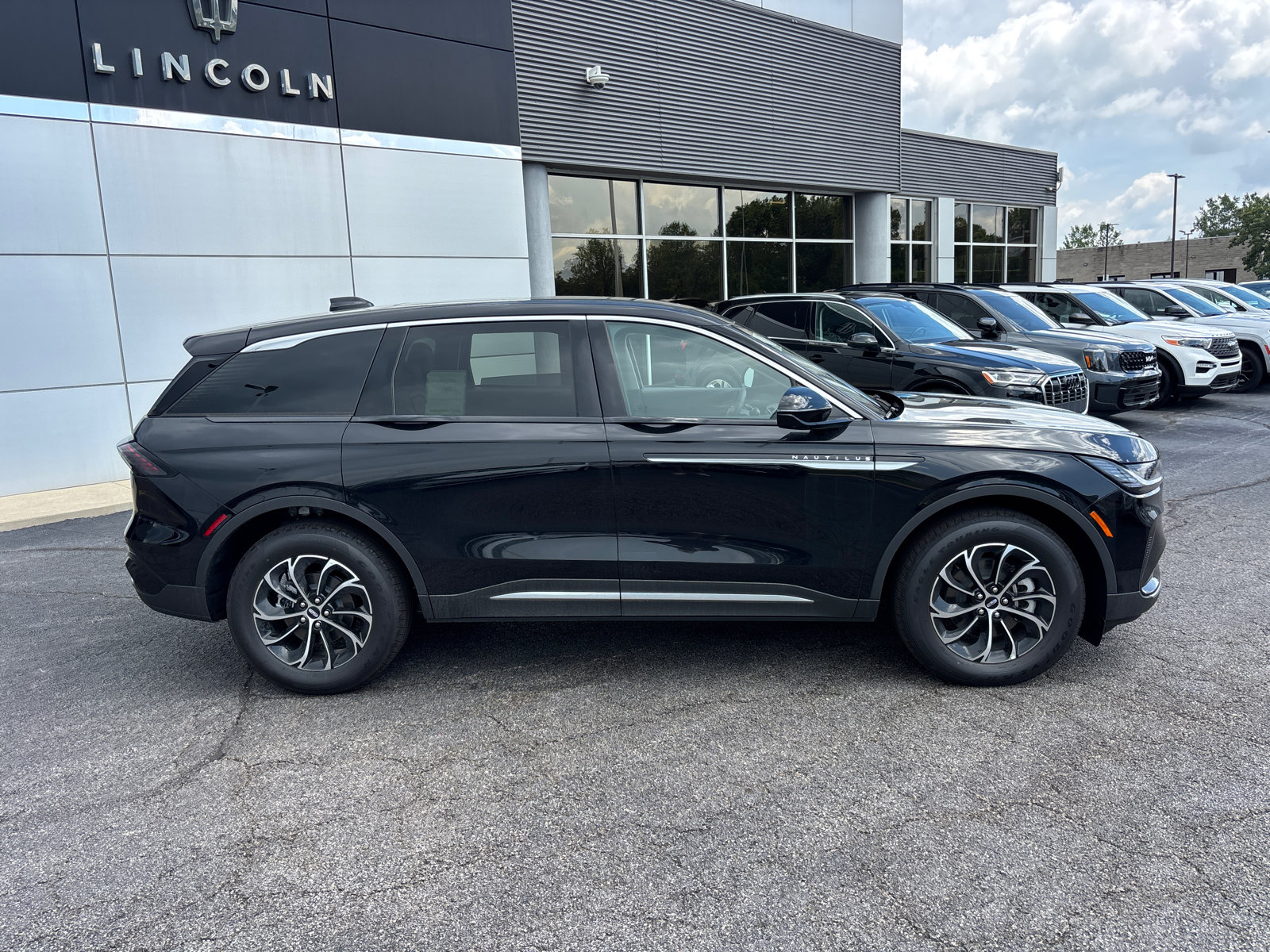 New 2026 Lincoln Nautilus Premier w/ Equipment Group 102A AWD/4WD image 8