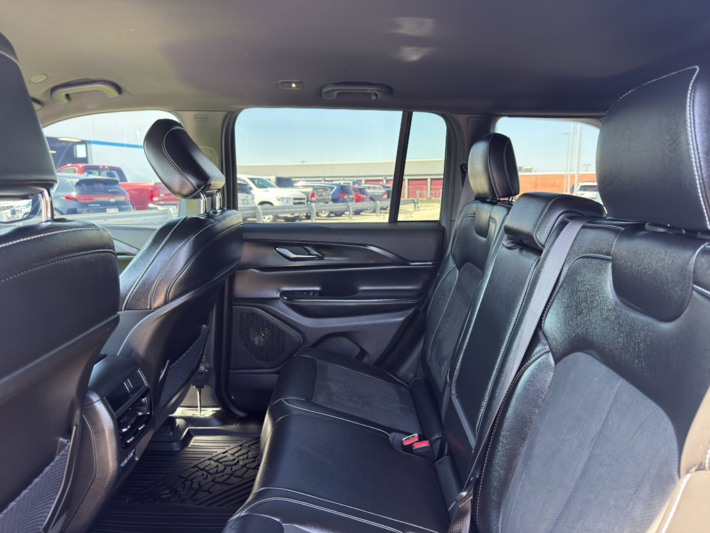 Used 2024 Jeep Grand Cherokee Altitude AWD/4WD image 31