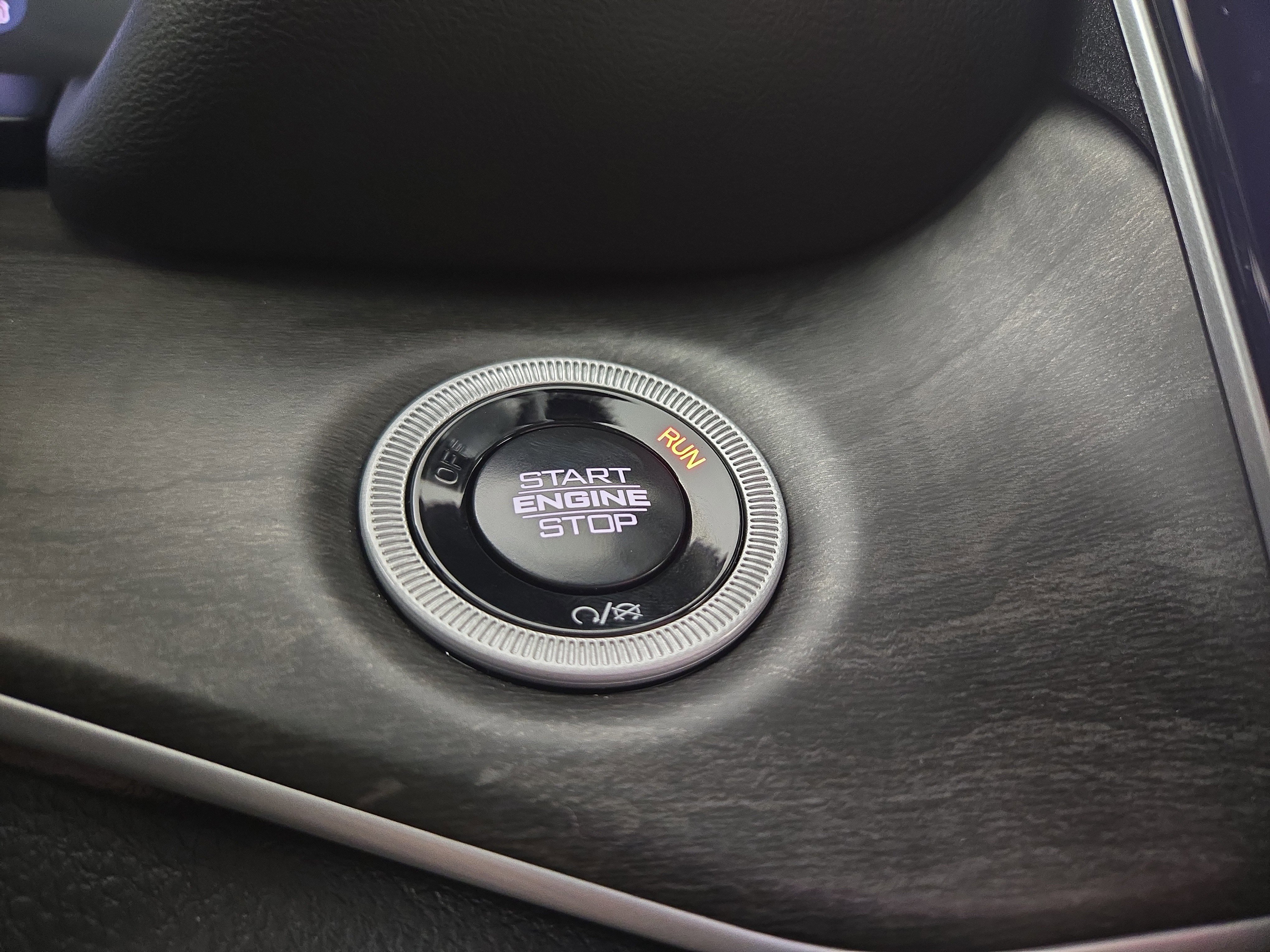 Used 2025 Jeep Grand Cherokee Limited w/ Black Appearance Package image 27