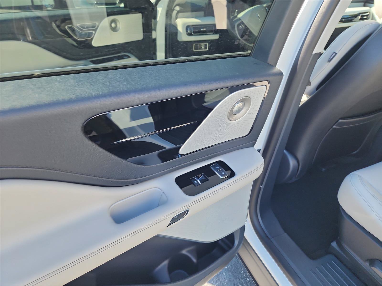 New 2026 Lincoln Aviator Reserve w/ Luxury Package RWD image 17