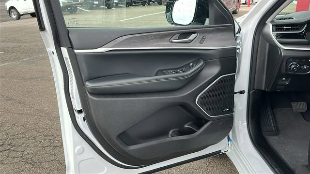 Used 2023 Jeep Grand Cherokee 30th Anniversary image 10