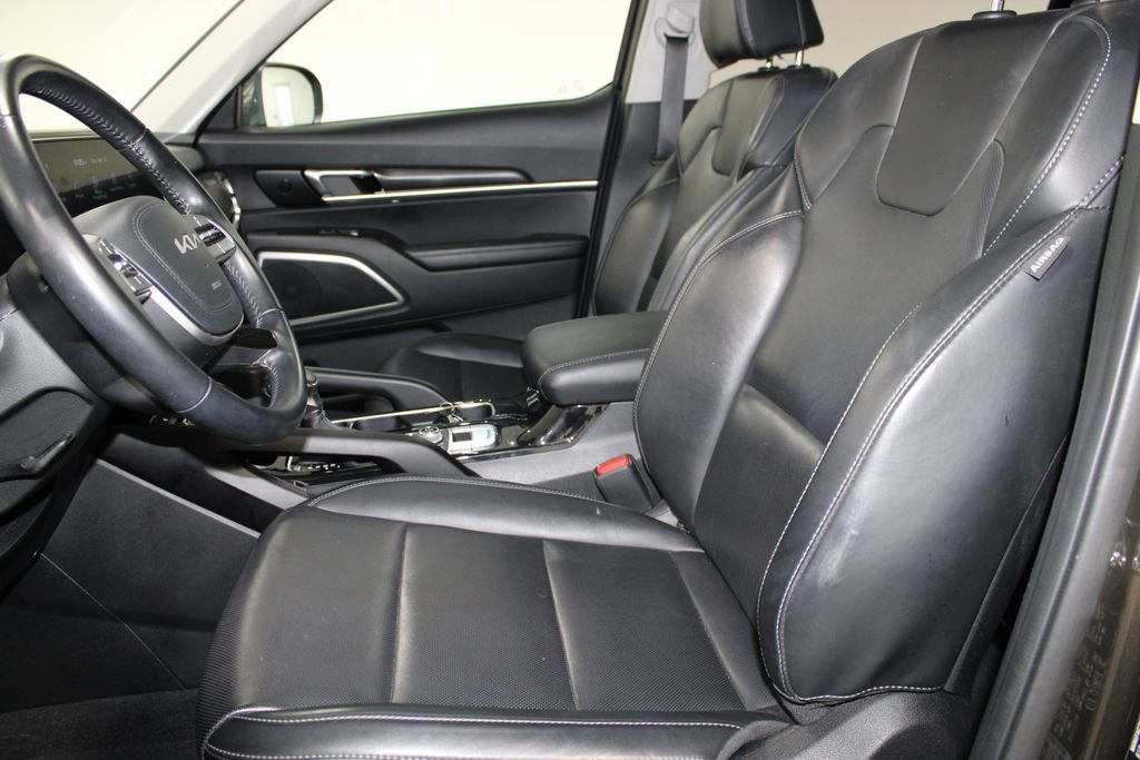 Used 2025 Kia Telluride S image 16