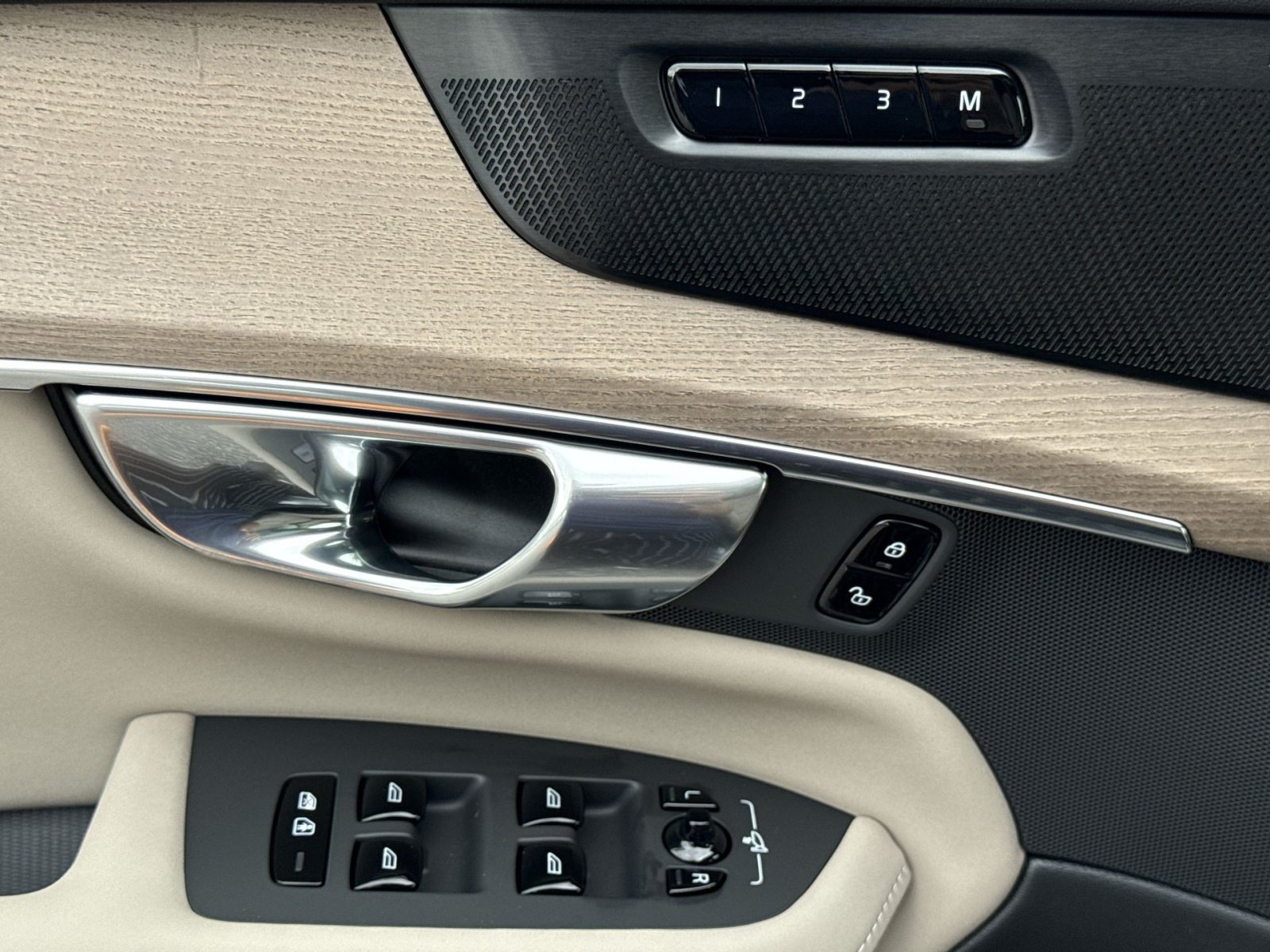 New 2026 Volvo XC90 T8 Ultra w/ Protection Package AWD/4WD image 15